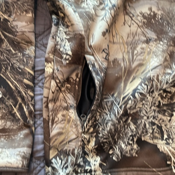 🦌Realtree Hoodie with neck gator 🦌 - Picture 4 of 8